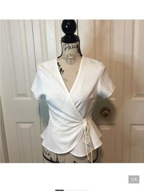 Worn once- Mendocino White Blouse tie up🎀